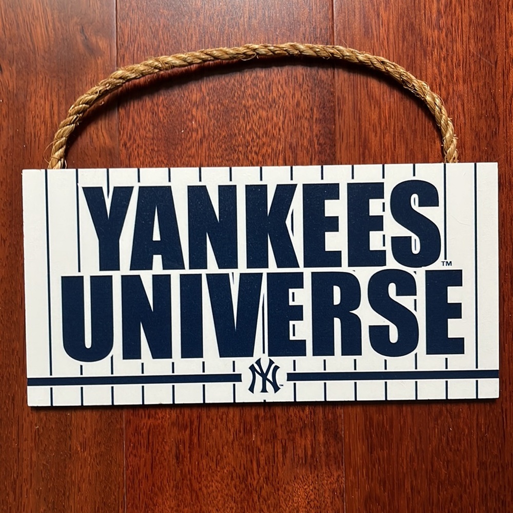 Yankee fans sign "Yankees Universe"